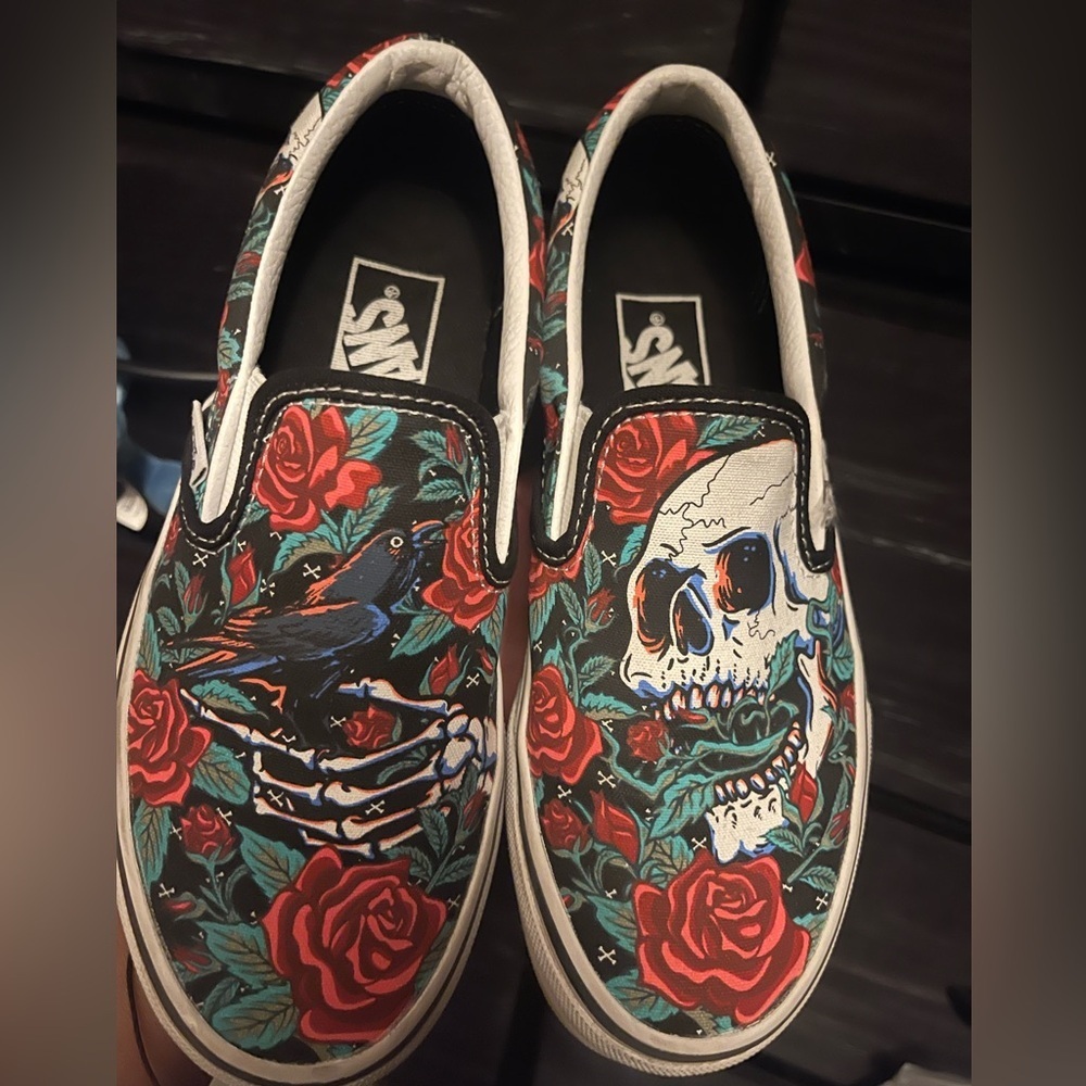 Vans slip on skull with roses